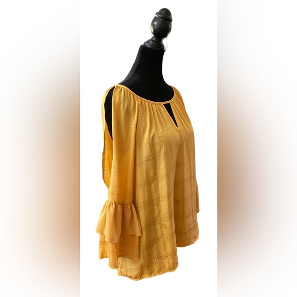 BCX: Cold Shoulder Blouse - Picture 5 of 17